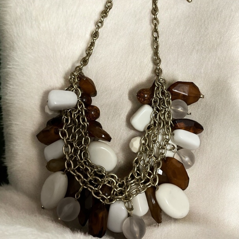 🤎Beautiful Necklace Browns and Whites